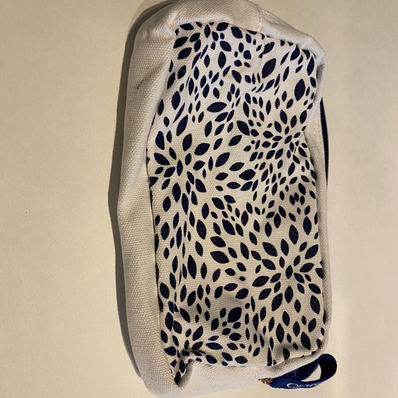 Bundle of 5 Black/White/Blue Travel Makeup Bags - RMS Beauty, Sephora, Clarins - Picture 5 of 6